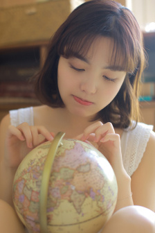 她在丈夫面前被耍了日本